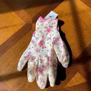 2021 EPCOT International Flower & Garden Festival Garden Gloves